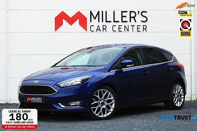 Blauw Gebruikt 2017 Ford Focus Titanium Hatchback | € 8.950 (Goede deal) - Afbeelding 1/4