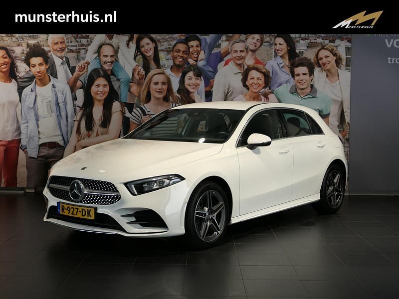 Wit Gebruikt 2022 Mercedes A250 AMG line Hatchback | € 31.845 (Eerlijke prijs) - Afbeelding 1/4