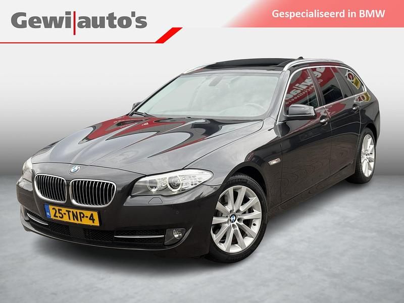 Grijs Gebruikt 2012 BMW 520 Executive Stationwagen | € 11.999 (Eerlijke prijs) - Afbeelding 1/4