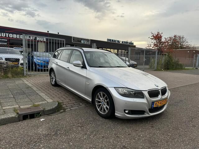 Grijs Gebruikt 2012 BMW 320 Stationwagen | € 4.200 (Eerlijke prijs) - Afbeelding 1/4