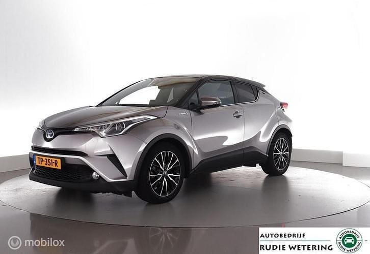 Grijs (metallic) Gebruikt 2018 Toyota C-HR+ SUV | € 17.950 - Afbeelding 1/4