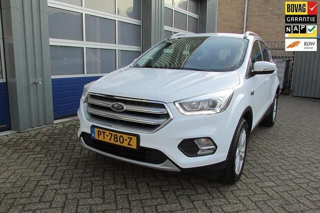 Wit Occasion 2017 Ford Kuga Trend SUV | € 12.500 (Goede deal) - Afbeelding 1/4