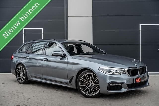Grijs Gebruikt 2018 BMW 520 Executive Stationwagen | € 23.950 (Goede deal) - Afbeelding 1/4
