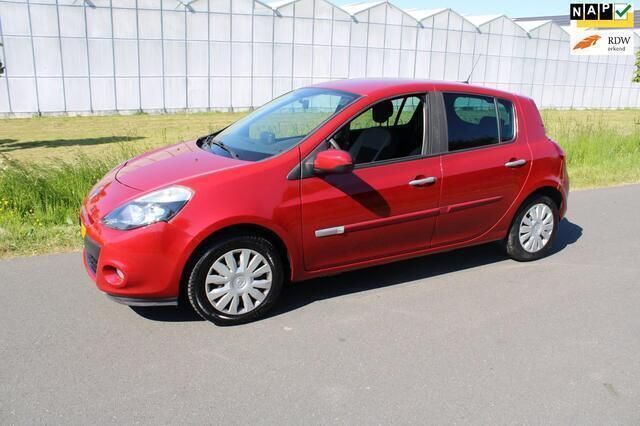 Rood, metallic lak Gebruikt 2011 Renault Clio II Authentique Hatchback | € 3.650 (Iets duurder) - Afbeelding 1/4