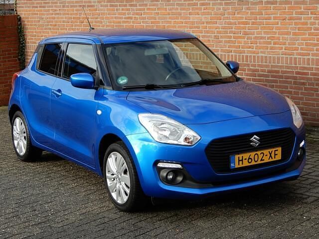 Blauw Gebruikt 2020 Suzuki Swift Hatchback | € 17.950 (Eerlijke prijs) - Afbeelding 1/4