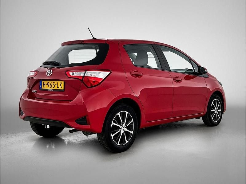 Occasion Toyota Yaris Connect Style 72 PK (52 kW) 2020 Rood (metallic) Hatchback