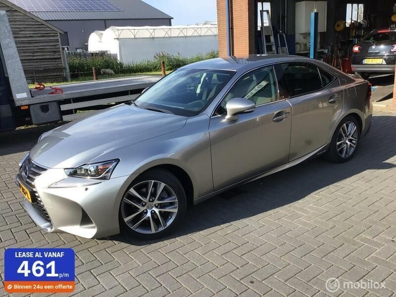Grijs Gebruikt 2018 Lexus IS300h Sedan | € 35.800 - Afbeelding 1/4