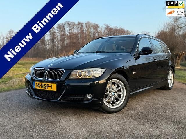 Zwart Occasion 2010 BMW 325 Stationwagen | € 9.950 (Goede deal) - Afbeelding 1/4