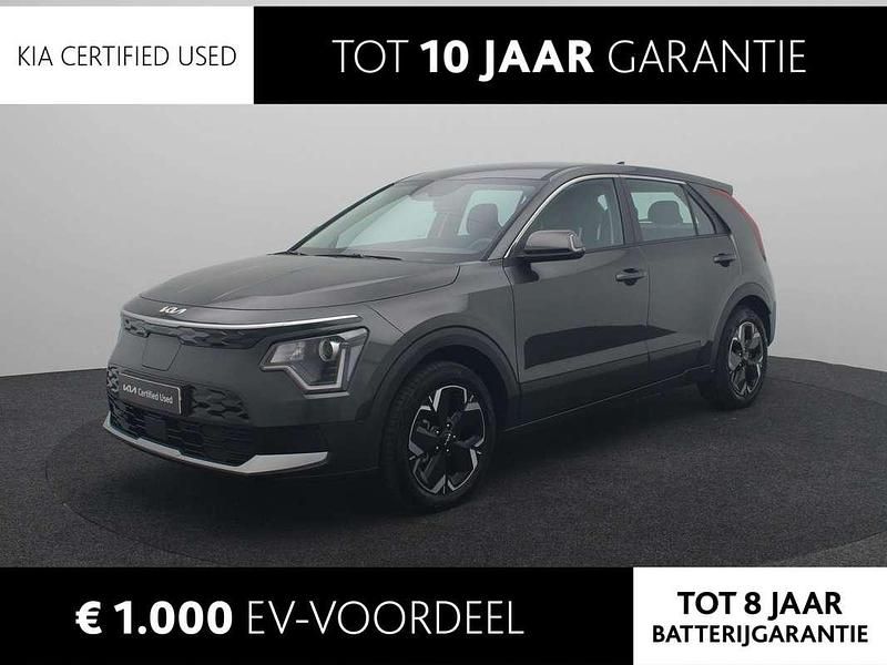 Grijs Gebruikt 2024 Kia e-Niro Light SUV | € 34.740 (Eerlijke prijs) - Afbeelding 1/4
