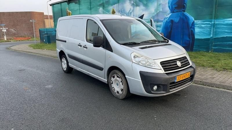 Zilver Gebruikt 2007 Fiat Scudo Van | € 1.000 (Iets duurder) - Afbeelding 1/4