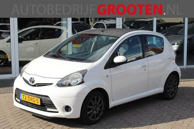 Wit Gebruikt 2012 Toyota Aygo Hatchback | € 3.888 (Eerlijke prijs) - Afbeelding 1/4