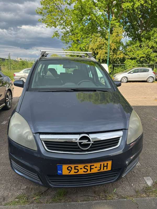 Blauw Gebruikt 2006 Opel Zafira Enjoy MPV | € 1.250 - Afbeelding 1/4