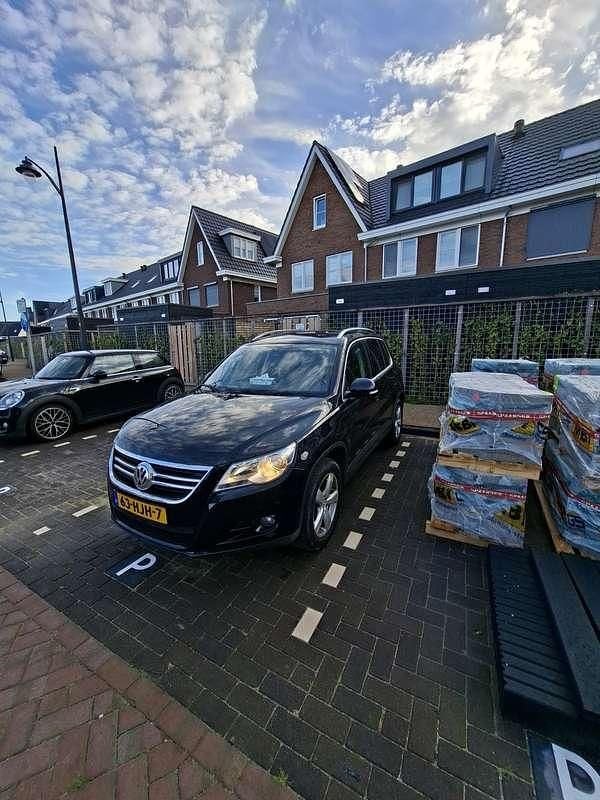 Zwart Occasion 2009 VW Tiguan Sport SUV | € 3.850 (Goede deal) - Afbeelding 1/4