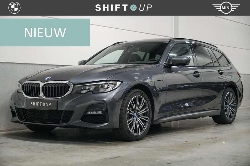 Grijs Gebruikt 2022 BMW 330e M Sport Stationwagen | € 35.940 (Eerlijke prijs) - Afbeelding 1/3