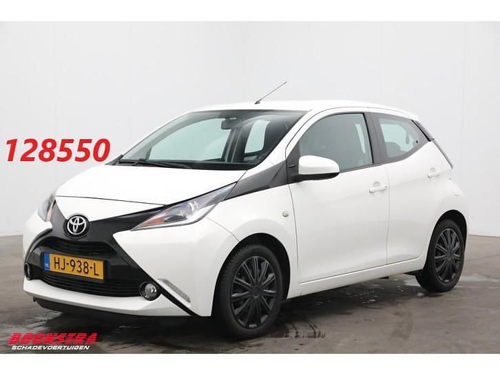 Occasion Toyota Aygo X-play 69 PK (50 kW) 2015 Wit Hatchback