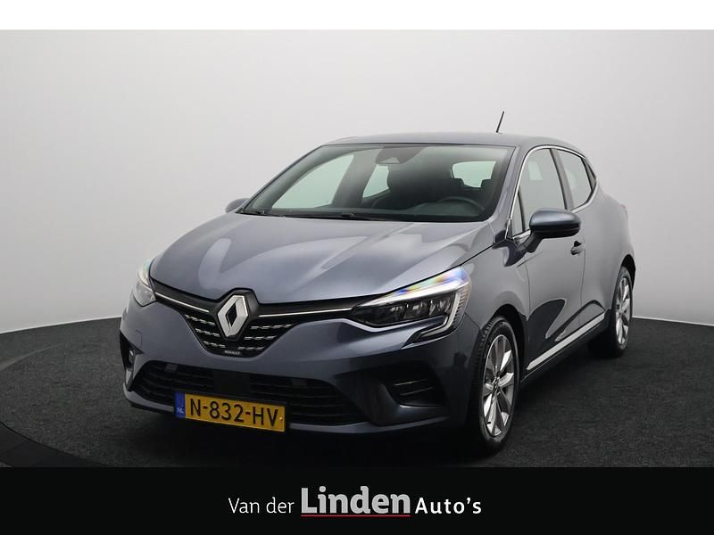 Grijs (metallic) Gebruikt 2021 Renault Clio V Intens Hatchback | € 13.345 (Iets duurder) - Afbeelding 1/4