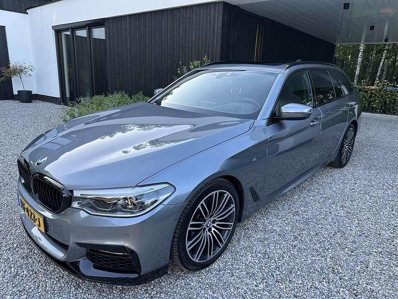 Grijs Occasion 2018 BMW 520 Executive Stationwagen | € 23.500 (Eerlijke prijs) - Afbeelding 1/4