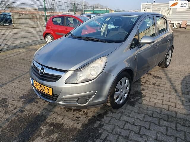 Grijs (metallic) Occasion 2011 Opel Corsa Edition Hatchback | € 3.499 (Eerlijke prijs) - Afbeelding 1/4