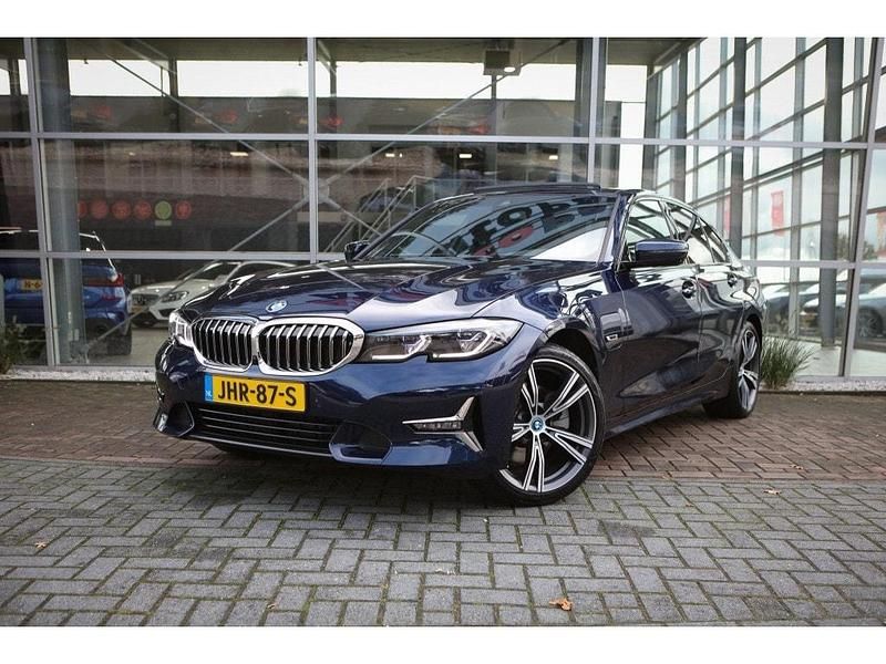 Blauw Occasion 2022 BMW 320 Sedan | € 37.950 (Iets duurder) - Afbeelding 1/4