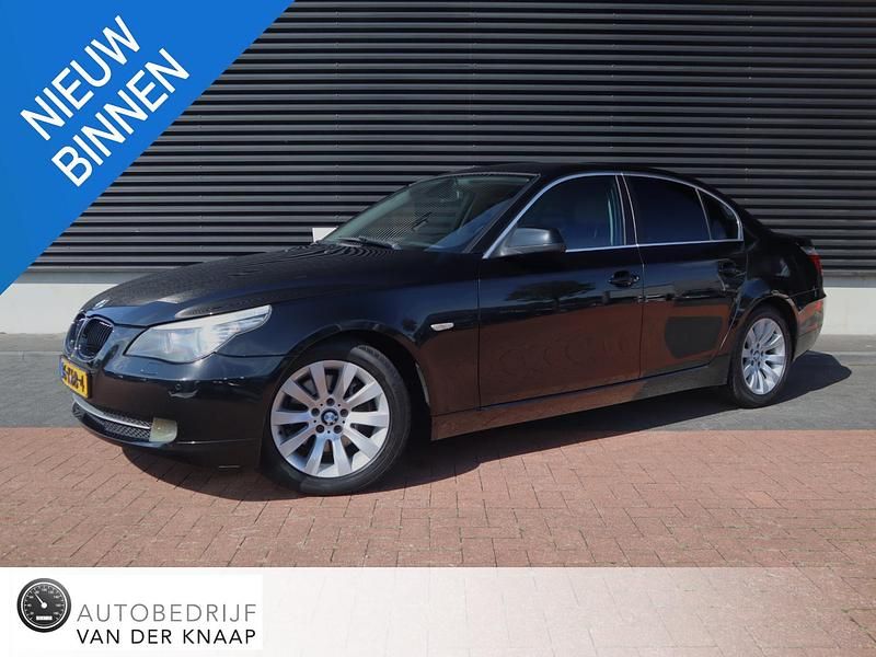 Zwart Gebruikt 2009 BMW 523 Comfort Edition Sedan | € 13.950 (Duur) - Afbeelding 1/4