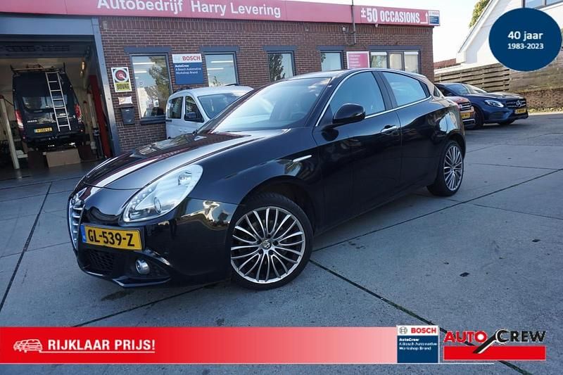 Zwart Gebruikt 2015 Alfa Romeo Giulietta Exclusive Hatchback | € 15.950 (Eerlijke prijs) - Afbeelding 1/4