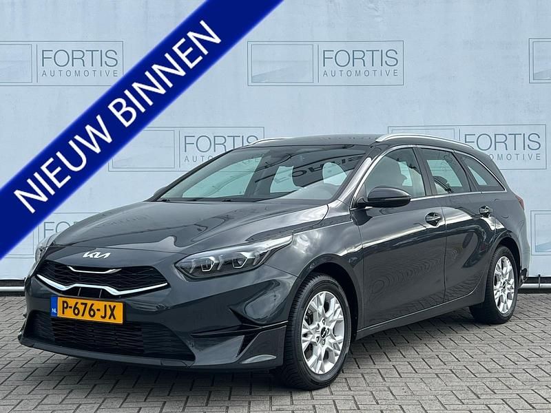 Grijs Gebruikt 2022 Kia Ceed Stationwagen | € 17.900 (Eerlijke prijs) - Afbeelding 1/4