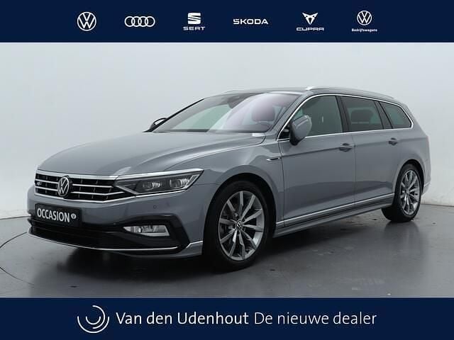 Grijs Gebruikt 2023 VW Passat Business+ Stationwagen | € 37.750 (Eerlijke prijs) - Afbeelding 1/3