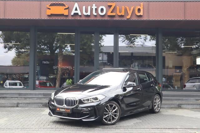 Zwart Gebruikt 2022 BMW 120 Executive Hatchback | € 34.993 (Iets duurder) - Afbeelding 1/4