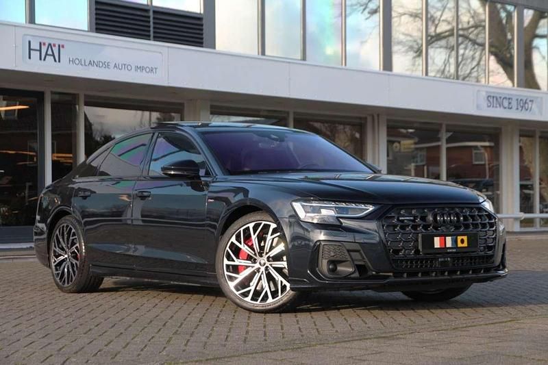 Blauw, metallic lak Gebruikt 2023 Audi A8 S-Line Sedan | € 84.800 - Afbeelding 1/4