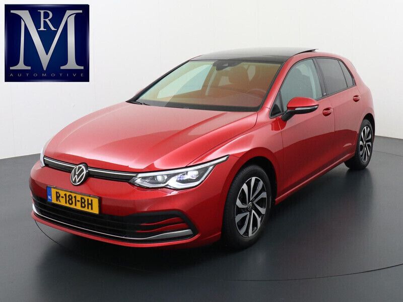 Rood Gebruikt 2021 VW Golf VIII Life Hatchback | € 25.440 (Eerlijke prijs) - Afbeelding 1/4