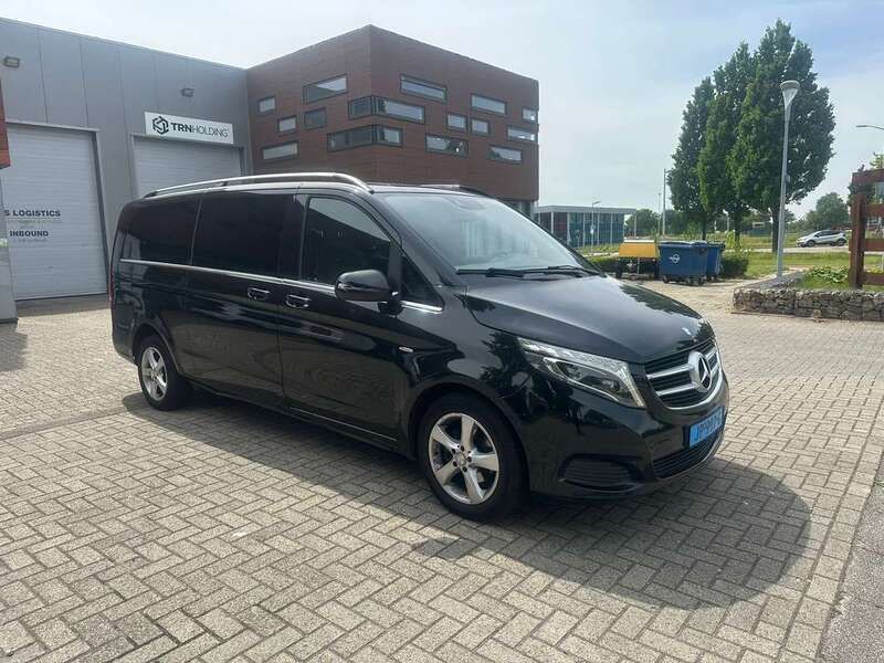 Zwart Gebruikt 2016 Mercedes V220 MPV | € 18.000 - Afbeelding 1/4