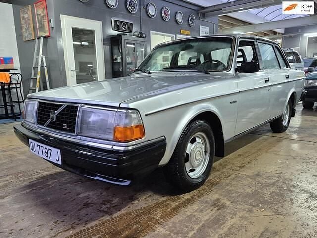 Zilver Occasion 1981 Volvo 244 Sedan | € 11.950 - Afbeelding 1/4