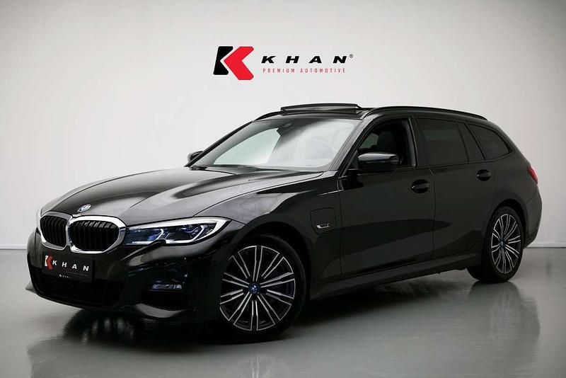 Zwart Gebruikt 2022 BMW 320e Basis Stationwagen | € 33.950 (Eerlijke prijs) - Afbeelding 1/4