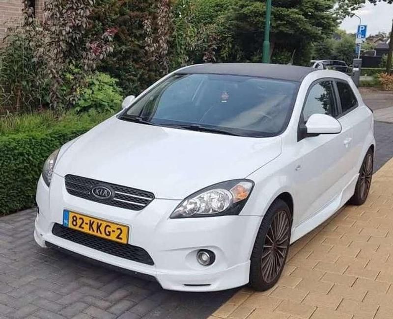 Wit Occasion 2010 Kia Ceed Hatchback | € 3.700 (Eerlijke prijs) - Afbeelding 1/4