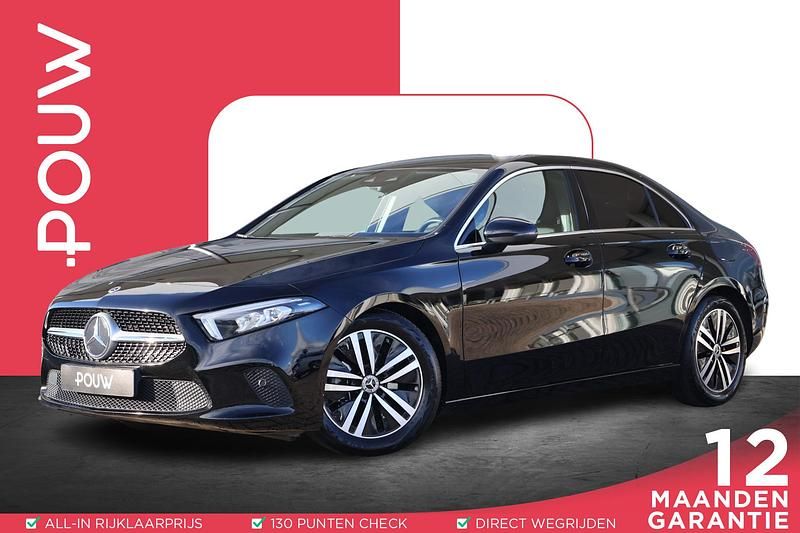 Zwart Gebruikt 2022 Mercedes A180 Business Sedan | € 26.450 (Goede deal) - Afbeelding 1/4