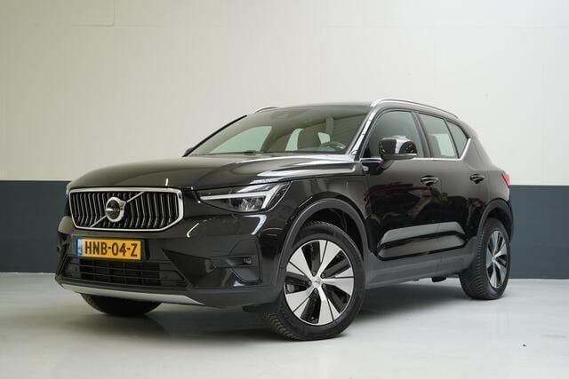 Zwart Gebruikt 2023 Volvo XC40 Plus SUV | € 35.495 (Super prijs) - Afbeelding 1/4