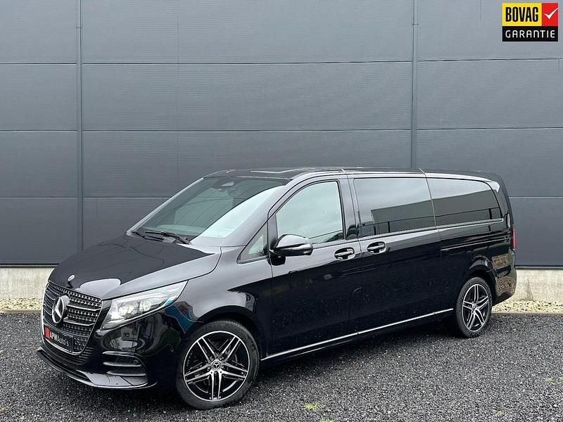 Zwart (metallic) Gebruikt 2025 Mercedes V300 Avantgarde MPV | € 94.750 - Afbeelding 1/4