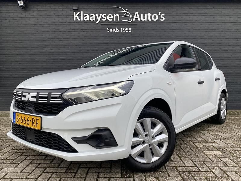 Wit Gebruikt 2023 Dacia Sandero Essentiel Hatchback | € 14.950 (Eerlijke prijs) - Afbeelding 1/4