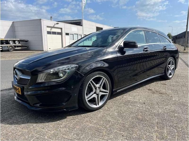 Zwart Occasion 2015 Mercedes CLA180 Shooting Brake AMG Stationwagen | € 15.450 (Eerlijke prijs) - Afbeelding 1/4