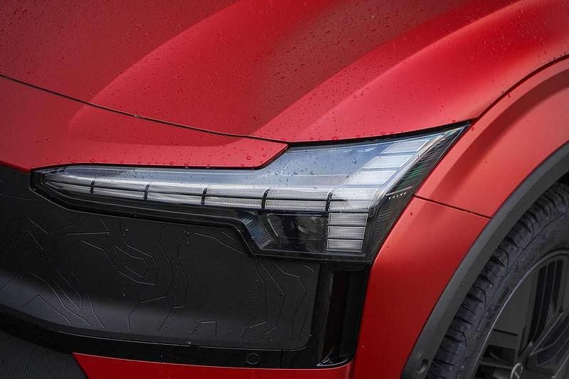 Occasion Volvo EX30 CC Performance 314 kW (428 PK) 2025 Zwart SUV