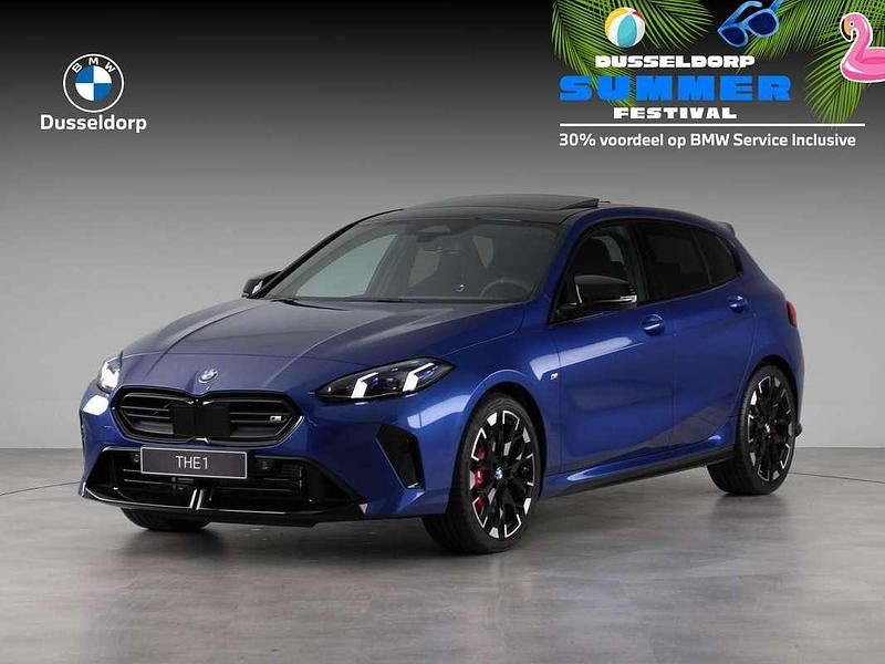 Blauw Nieuw 2025 BMW M135 M Sport Hatchback | € 89.735 - Afbeelding 1/4