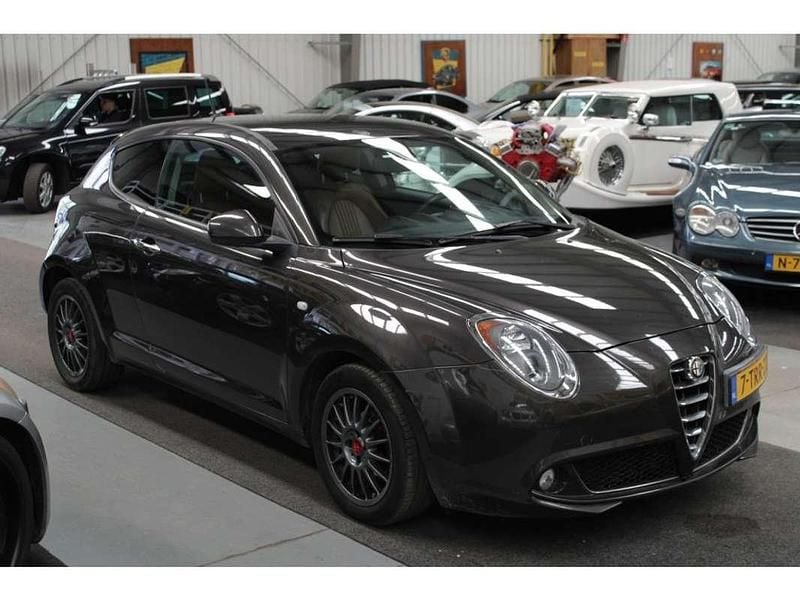 Grijs Gebruikt 2014 Alfa Romeo MiTo Hatchback | € 6.000 (Eerlijke prijs) - Afbeelding 1/4