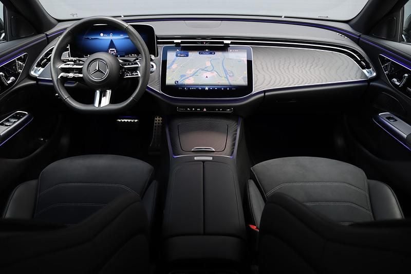 Occasion Mercedes E300 AMG line 204 PK (150 kW) 2024 Groen Stationwagen