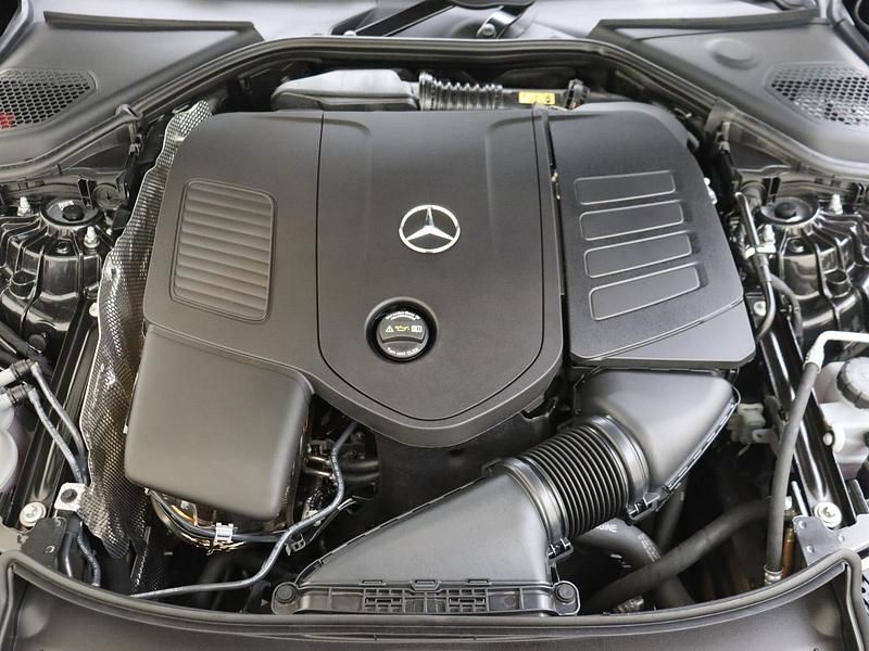 Occasion Mercedes E300 AMG line 204 PK (150 kW) 2024 Grijs Sedan