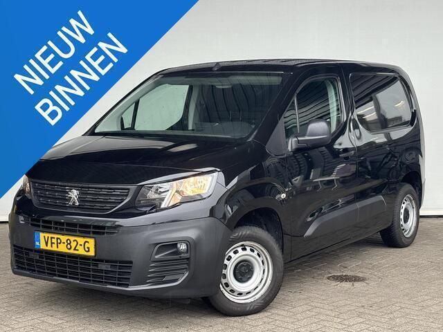 Zwart Gebruikt 2020 Peugeot Partner Premium MPV | € 11.400 (Eerlijke prijs) - Afbeelding 1/4