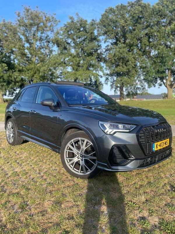 Grijs Gebruikt 2021 Audi Q3 SUV | € 36.000 (Iets duurder) - Afbeelding 1/4