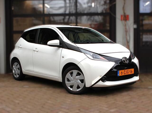 Occasion Toyota Aygo X-play 69 PK (50 kW) 2015 Wit Hatchback