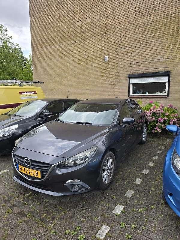 Gebruikt 2015 Mazda 3 Sports-Line Sedan | € 9.000 (Goede deal) - Afbeelding 1/4