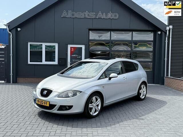 Grijs, metallic lak Gebruikt 2008 Seat Leon Sport Hatchback | € 2.944 (Eerlijke prijs) - Afbeelding 1/4