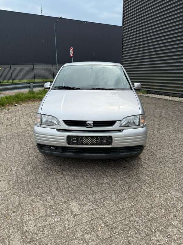 Grijs Gebruikt 1999 Seat Arosa Hatchback | € 950 (Eerlijke prijs) - Afbeelding 1/4